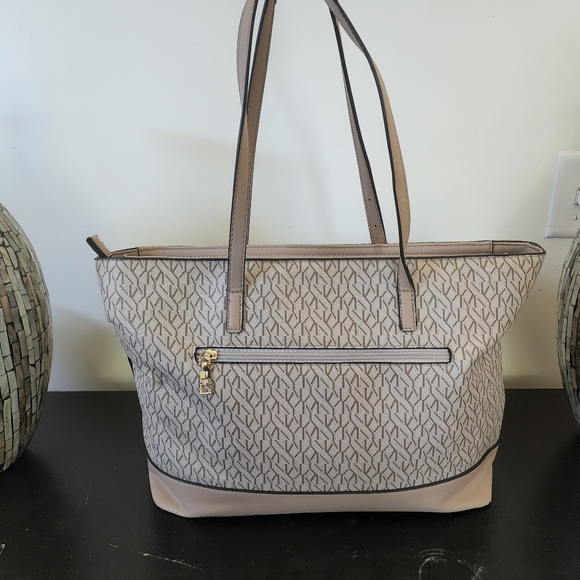 Marc New York Andrew Marc Tan and Beige Tote With Adjustable Straps - Picture 3 of 14
